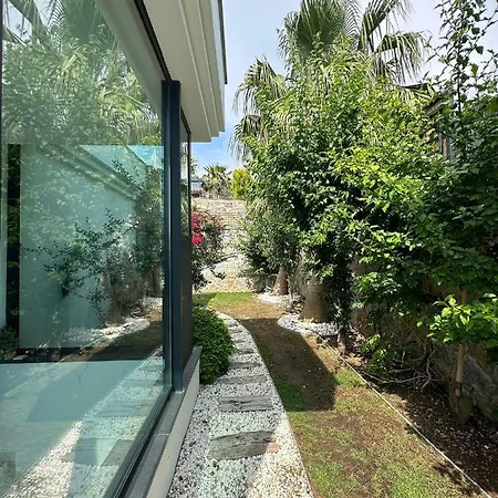 Falcon With Swimming Pool And Great Views In Yalikavak Αλικαρνασσός
