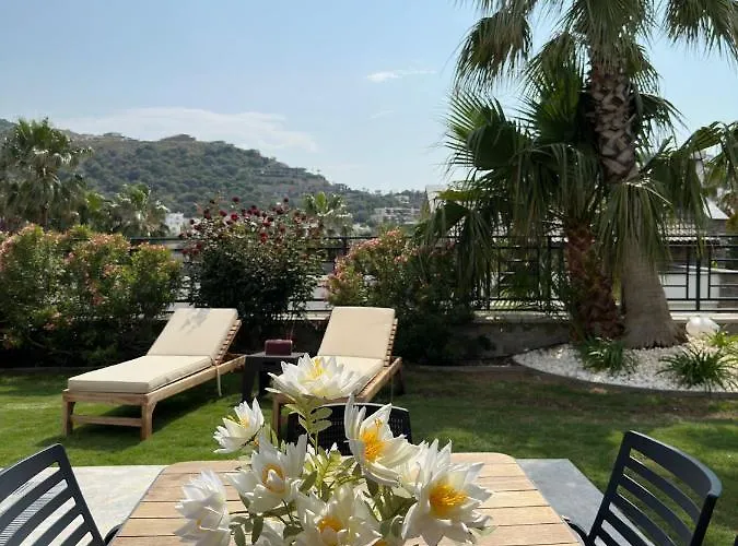 Falcon With Swimming Pool And Great Views In Yalikavak فيلة