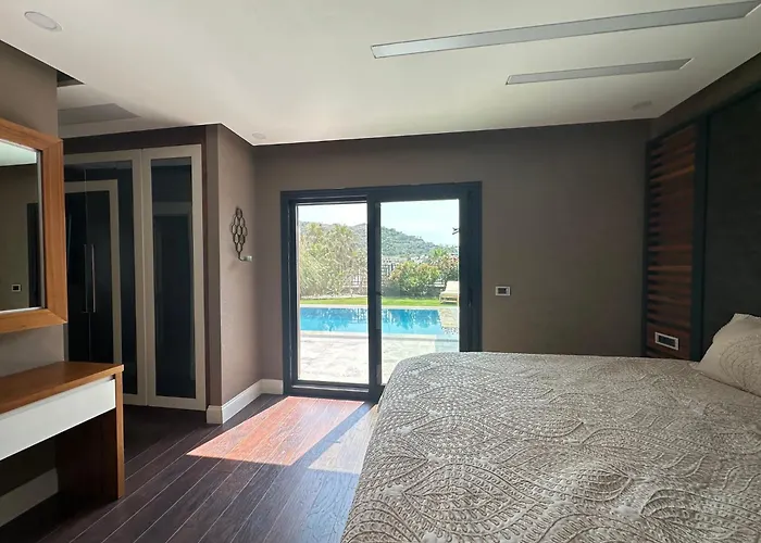 Villa Falcon With Swimming Pool And Great Views In Yalikavak Bodrum