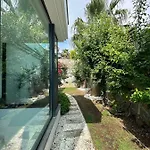 Falcon With Swimming Pool And Great Views In Yalikavak بودروم