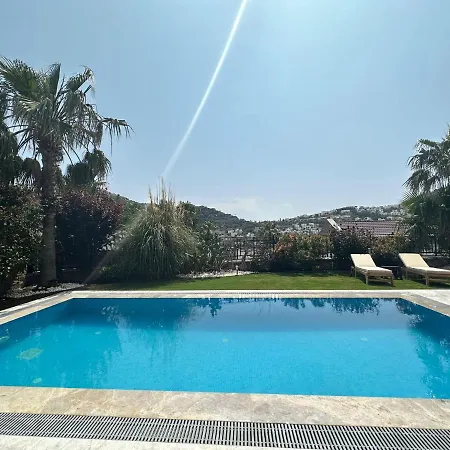 Falcon With Swimming Pool And Great Views In Yalikavak فيلة بودروم