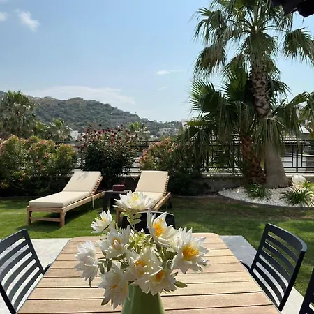 Falcon With Swimming Pool And Great Views In Yalikavak فيلة