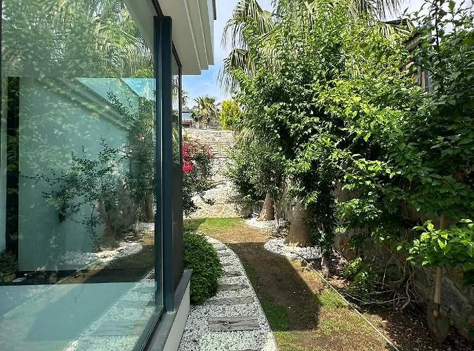 Falcon With Swimming Pool And Great Views In Yalikavak Бодрум