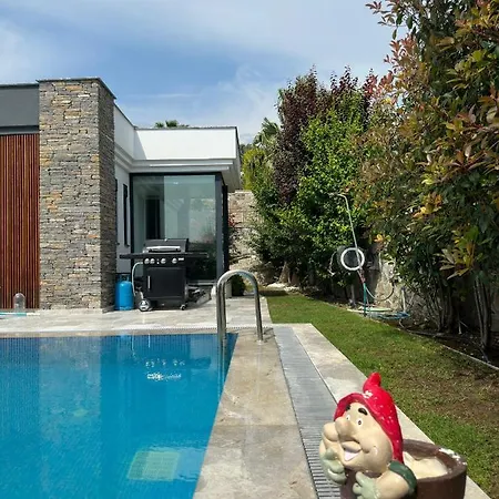 Vila Falcon With Swimming Pool And Great Views In Yalikavak