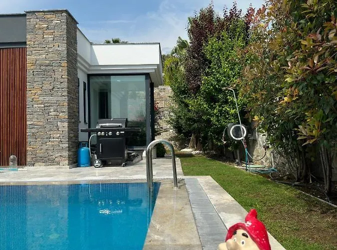 Villa Falcon With Swimming Pool And Great Views In Yalikavak